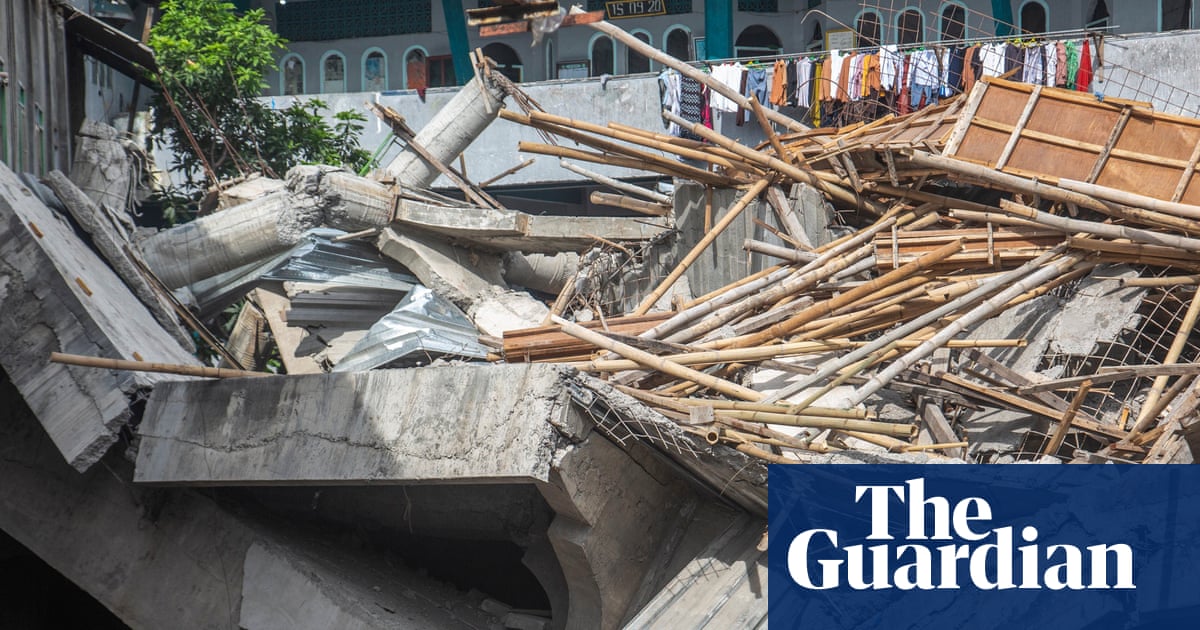 Colapso da Escola da Indonésia: um morto, 65 enterrado sob os escombros à medida que os socorristas correm para encontrar sobreviventes | Indonésia