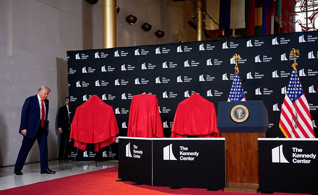 A campanha de Trump para desfinanciar as artes – e reescrever a história
