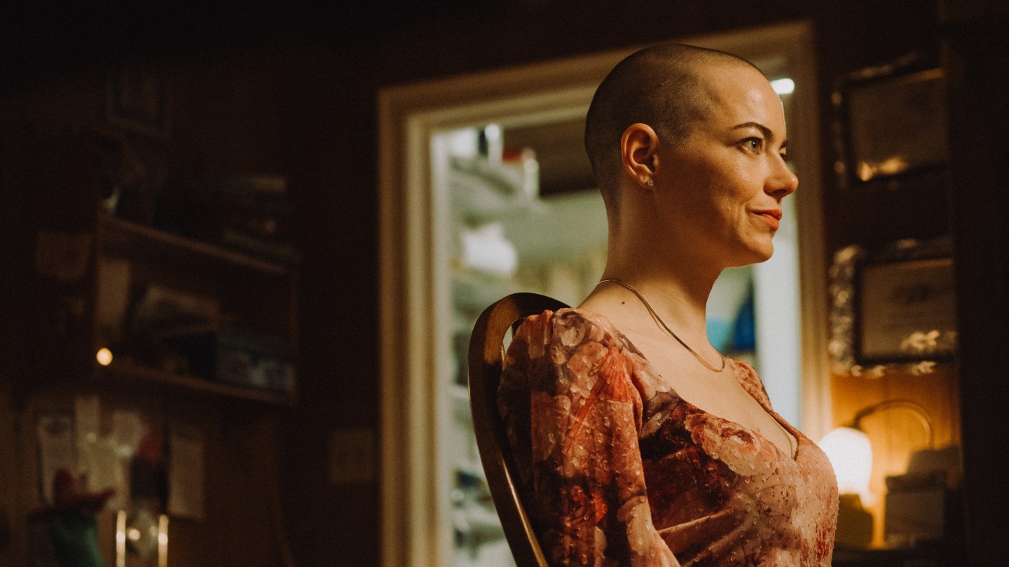 A exibição de Bugonia de Emma Stone exige que os participantes raspem a cabeça