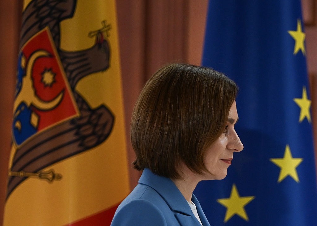Partido no poder pró-UE da Moldávia protege a maioria