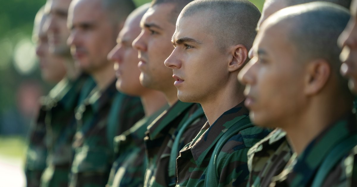 A verdadeira história por trás do drama militar ‘Boots’ da Netflix