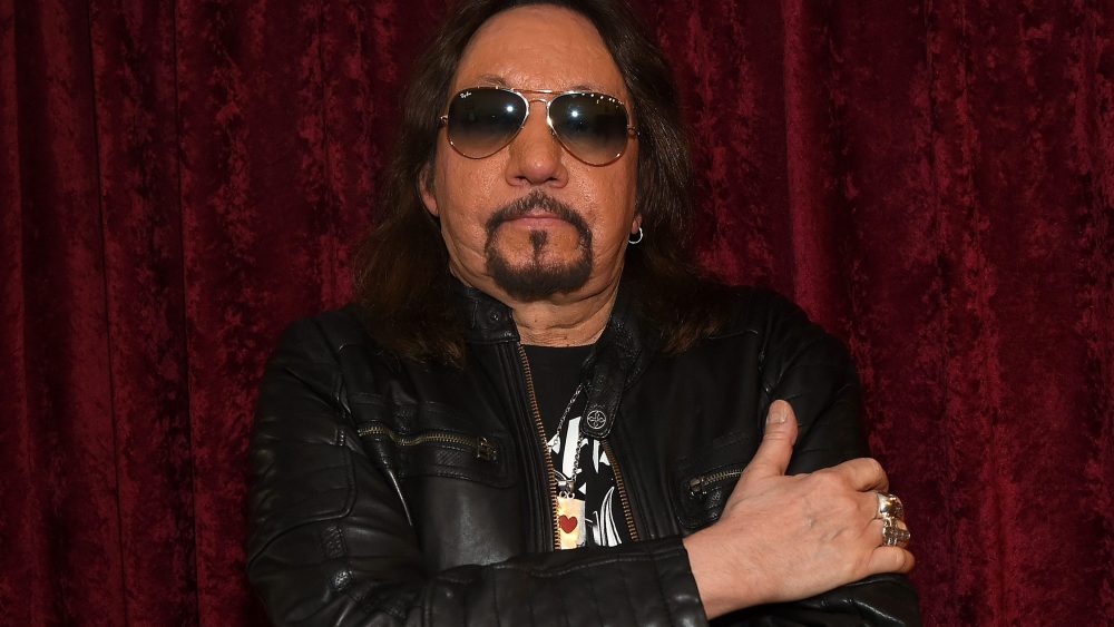 Ace Frehley, guitarrista do Kiss, morre aos 74 anos