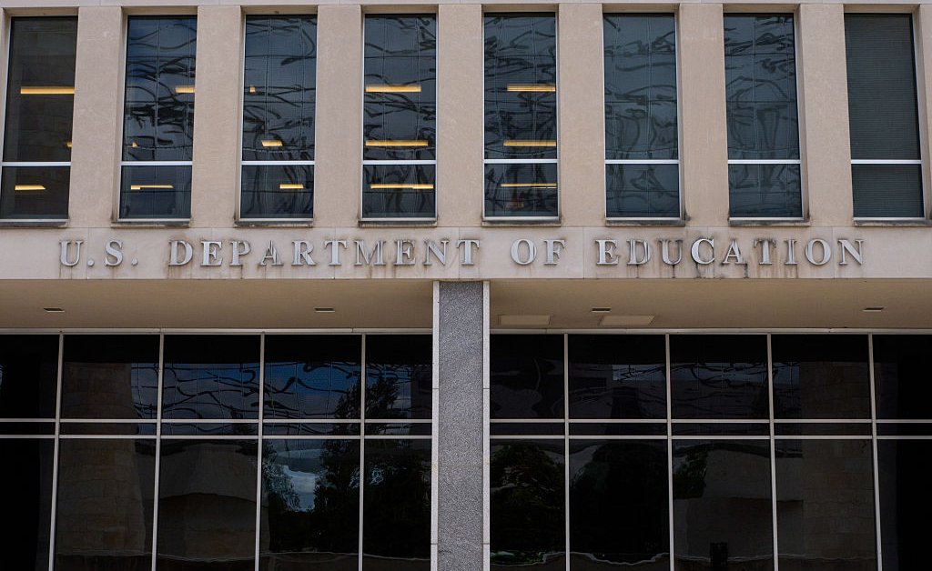 Administração Trump retomará parte do perdão de empréstimos estudantis