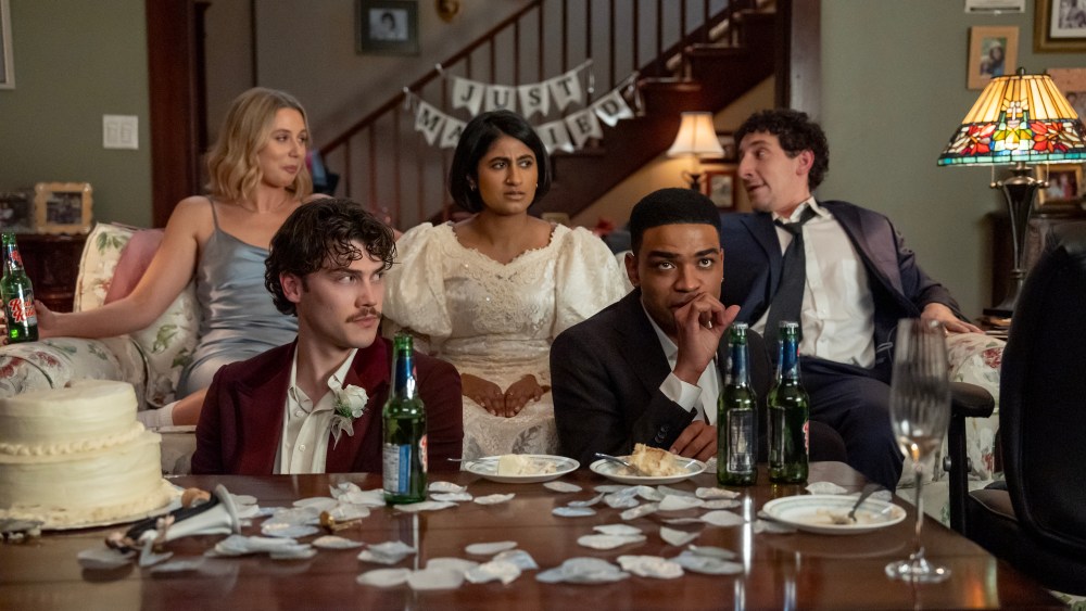 'Adultos' renovado para 2ª temporada na FX