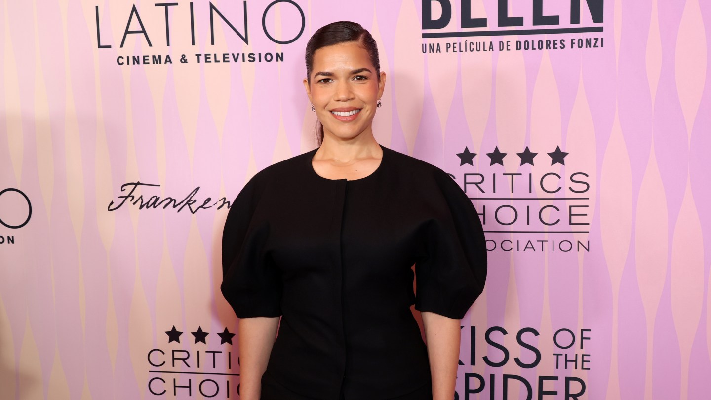 America Ferrera pede que Hollywood encontre coragem em momento político