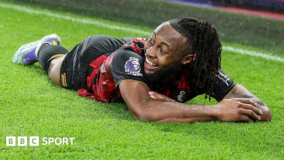 Antoine Semenyo celebrates his second goal