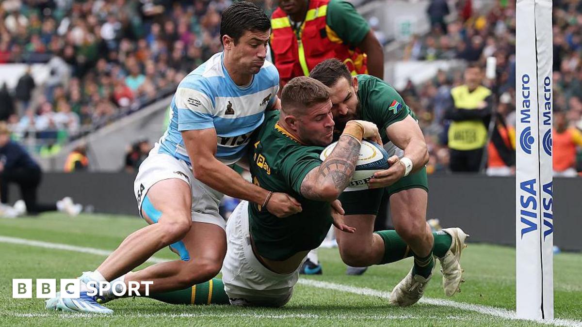 Malcolm Marx powerfully finishes a try