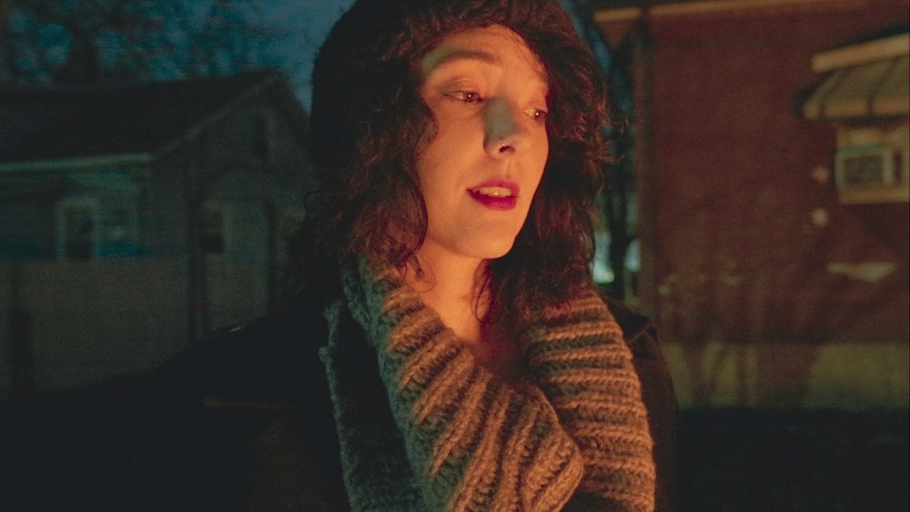 Artista passa de strip-tease a batalha contra demônios em Maximilien Dejoie Pic