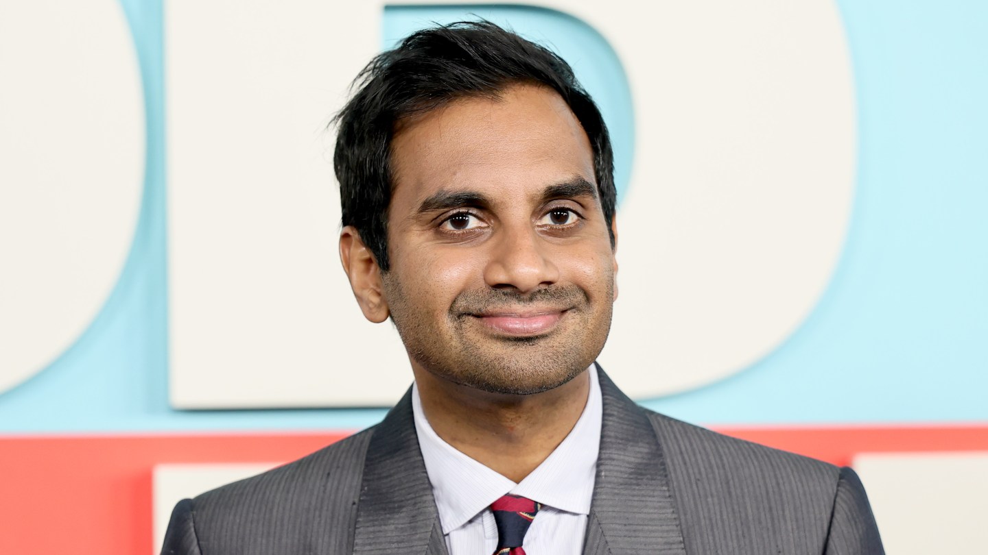Aziz Ansari sobre o papel de Keanu Reeves, amizade com Seth Rogen
