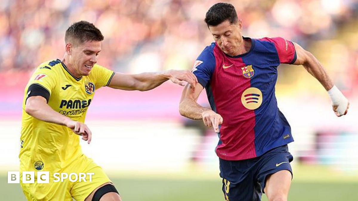 Robert Lewandowski of Barcelona running with the ball