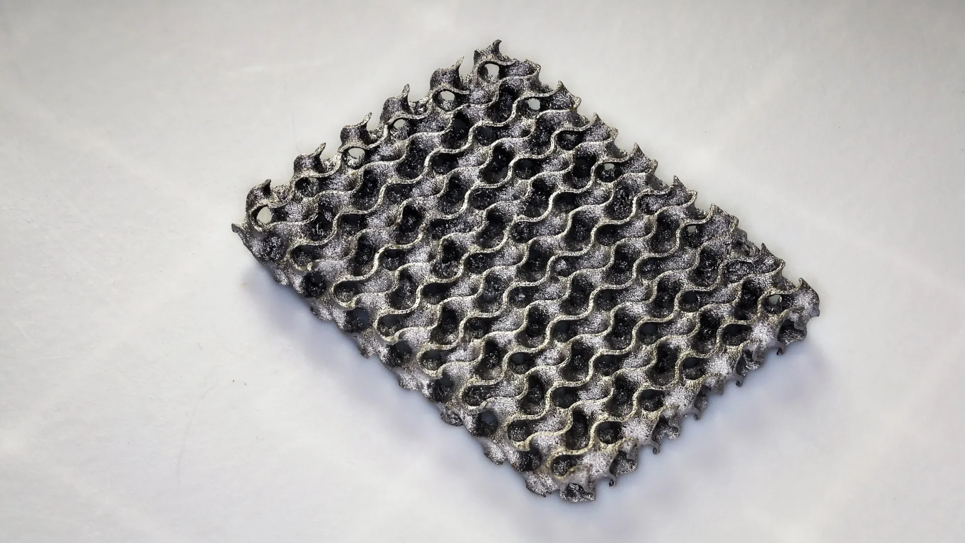 Cientistas cultivam metal em vez de imprimi-lo em 3D – e é 20x mais forte