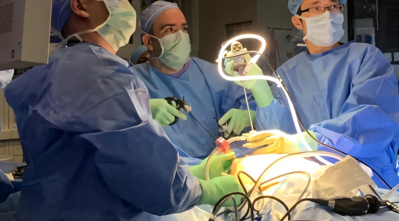 Cirurgiões compartilham lições de 100 reparos fetoscópicos de espinha bífida