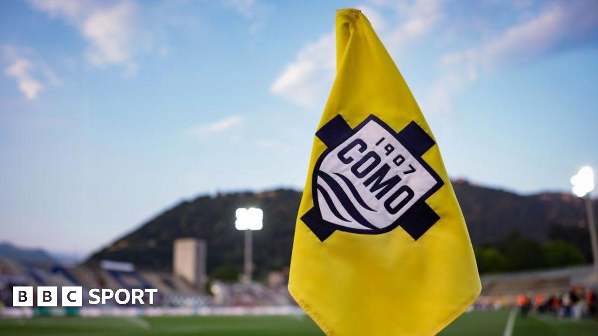 A corner flag at Como's Stadio Giuseppe Sinigaglia