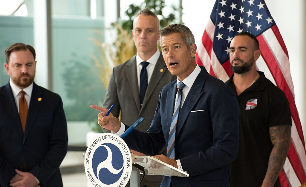 Controladores de tráfego aéreo estão trabalhando sem remuneração devido à paralisação