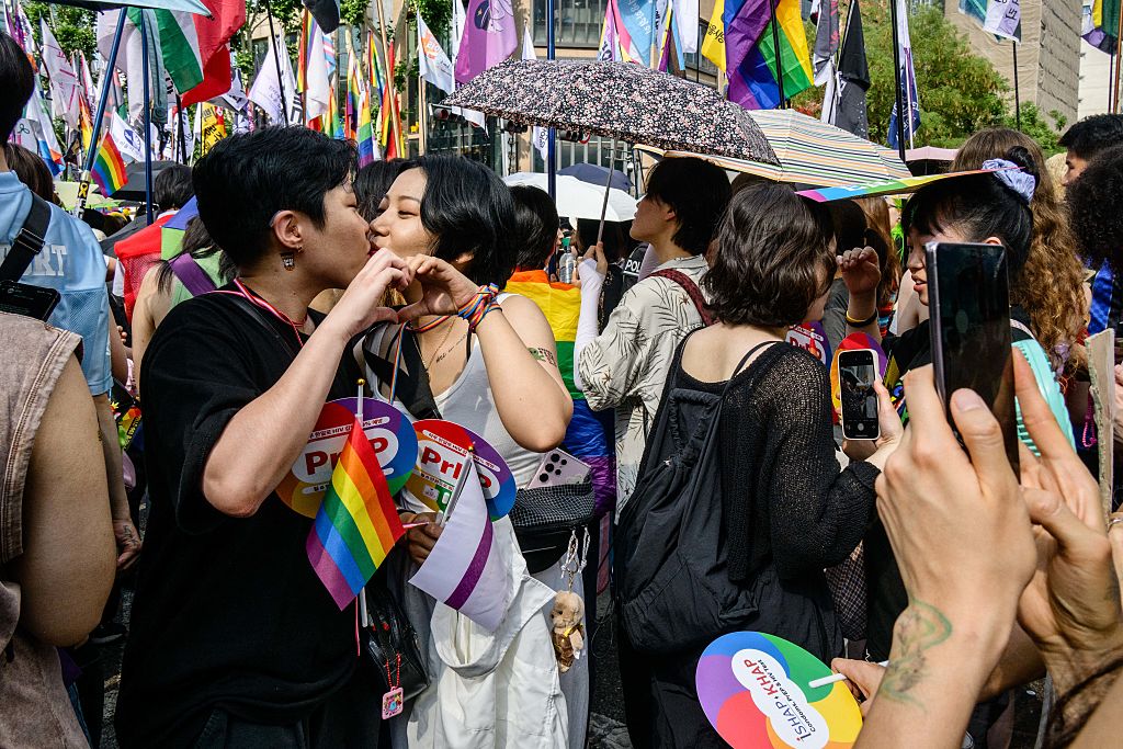 Pessoas participam de um evento do Orgulho em apoio aos direitos LGBTQ, durante o Festival de Cultura Queer de Seul, em Seul, em 14 de junho de 2025.