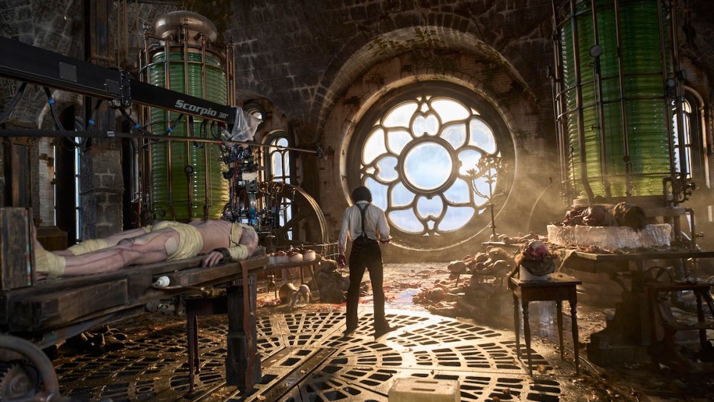 DPDan Laustsen sobre 'Frankenstein': elaborando a cinematografia moderna