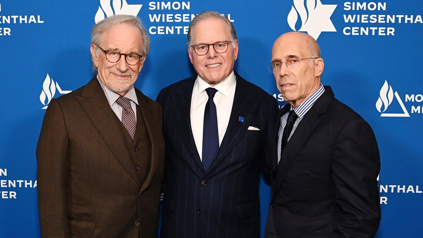 David Zaslav mantém a corte com jogadores poderosos enquanto a venda da Warner Bros.