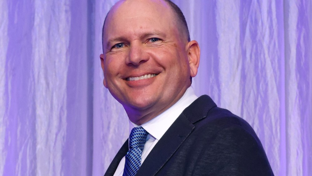 Disney e YouTube resolvem processo por caça furtiva do executivo Justin Connolly