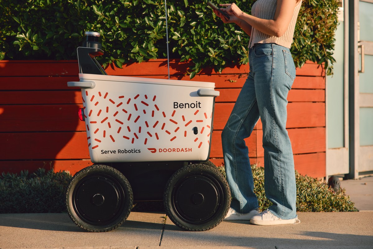 DoorDash usará robôs de calçada da Serve Robotics para entregas em Los Angeles