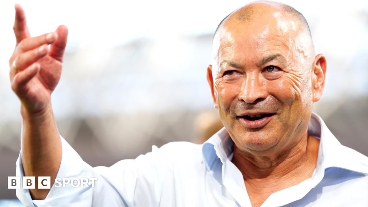 Eddie Jones speaks to the media