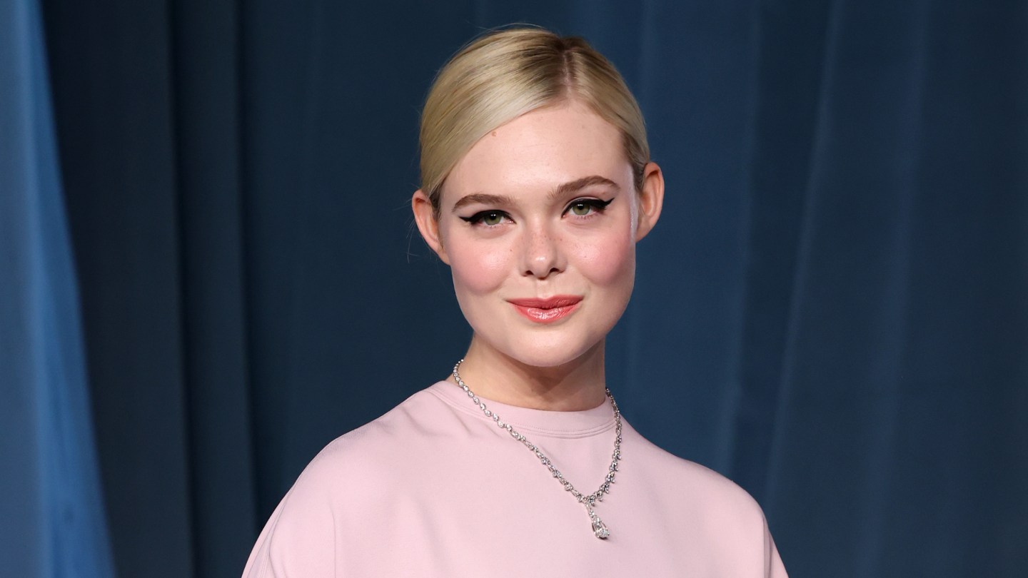 Elle Fanning recebeu apoio de Elizabeth Banks para a prequela de Jogos Vorazes