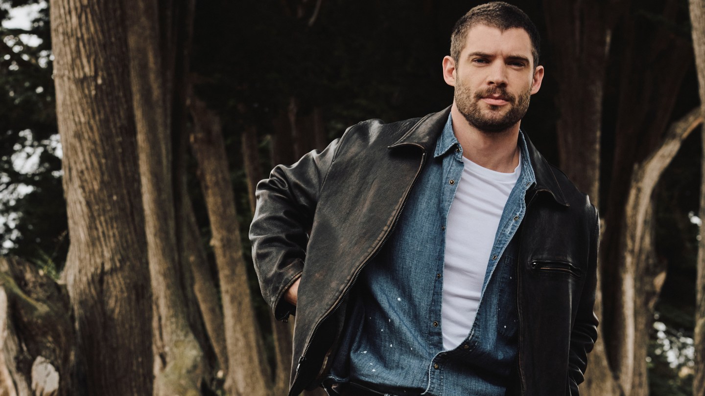 Estrela 'Superman' David Corenswet Modeling for Banana Republic