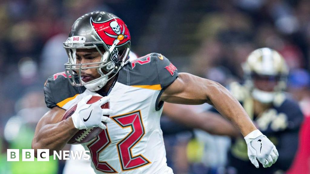 Ex-jogador da NFL Doug Martin morre sob custódia policial na Califórnia