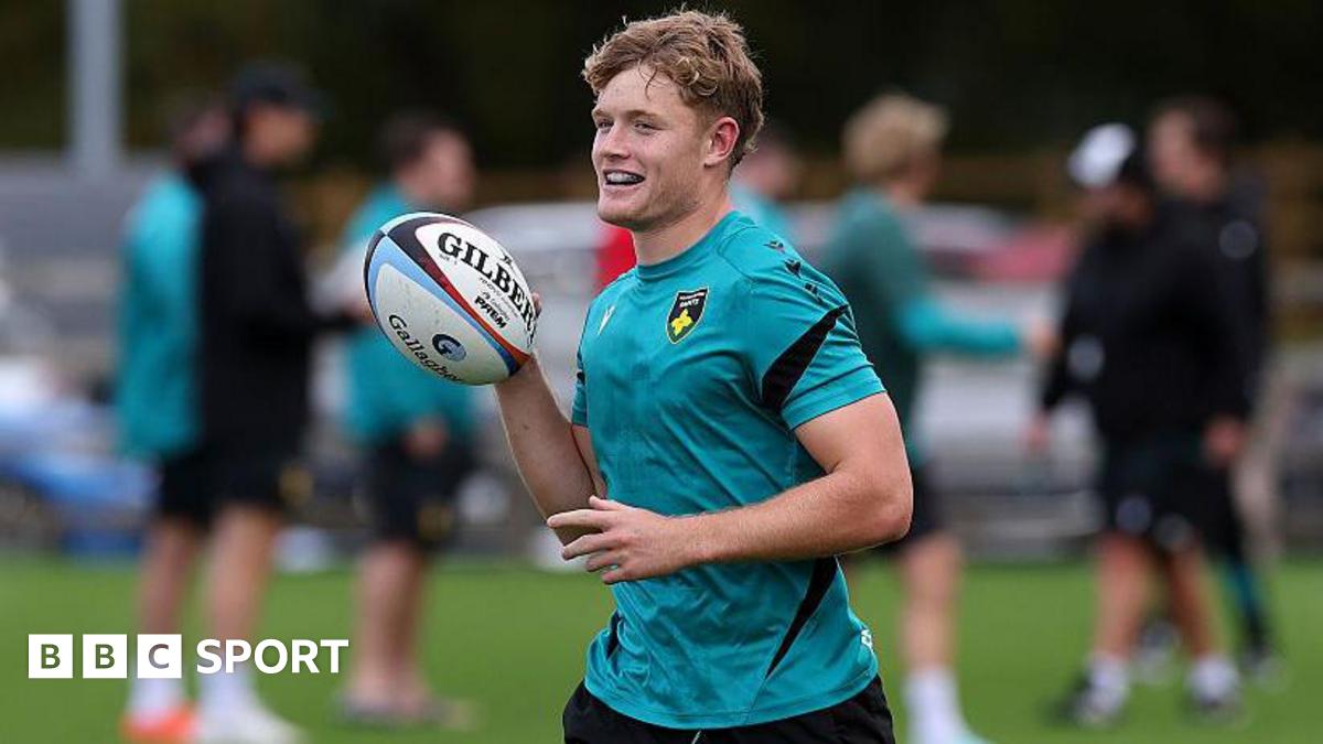 Fin Smith in training with Northampton
