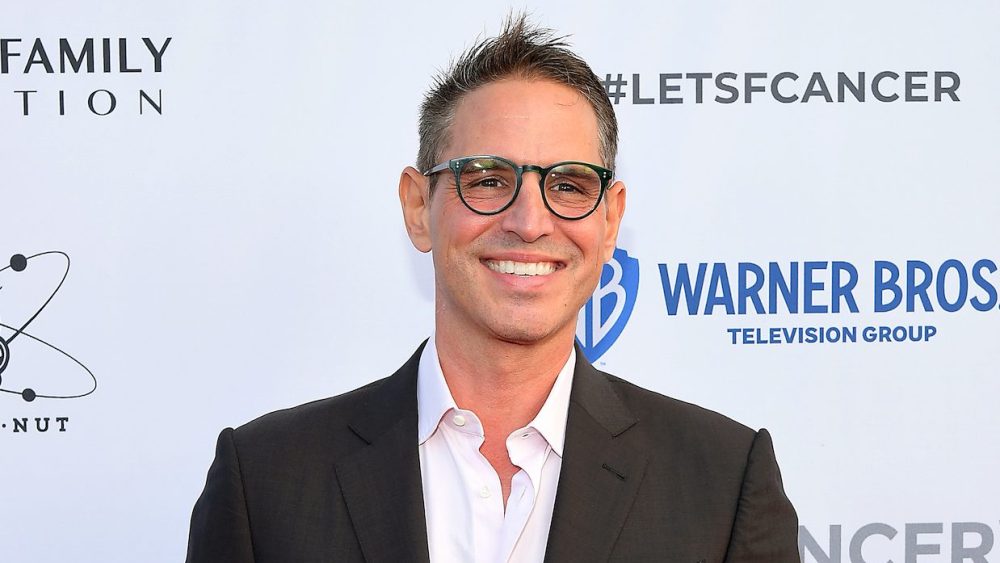 Greg Berlanti recebe prêmio de impacto social no Teens and Screens Summit