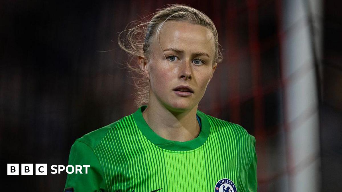 Hannah Hampton playing for Chelsea