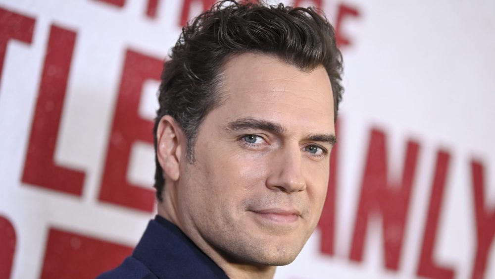 Henry Cavill compartilha atualização de recuperação após lesão 'Highlander'