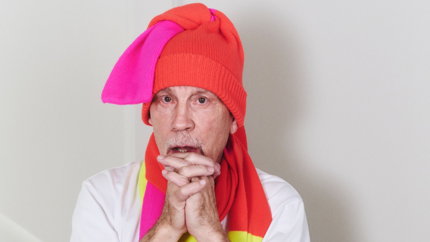John Malkovich estrela a campanha Loafer Bag de JW Anderson