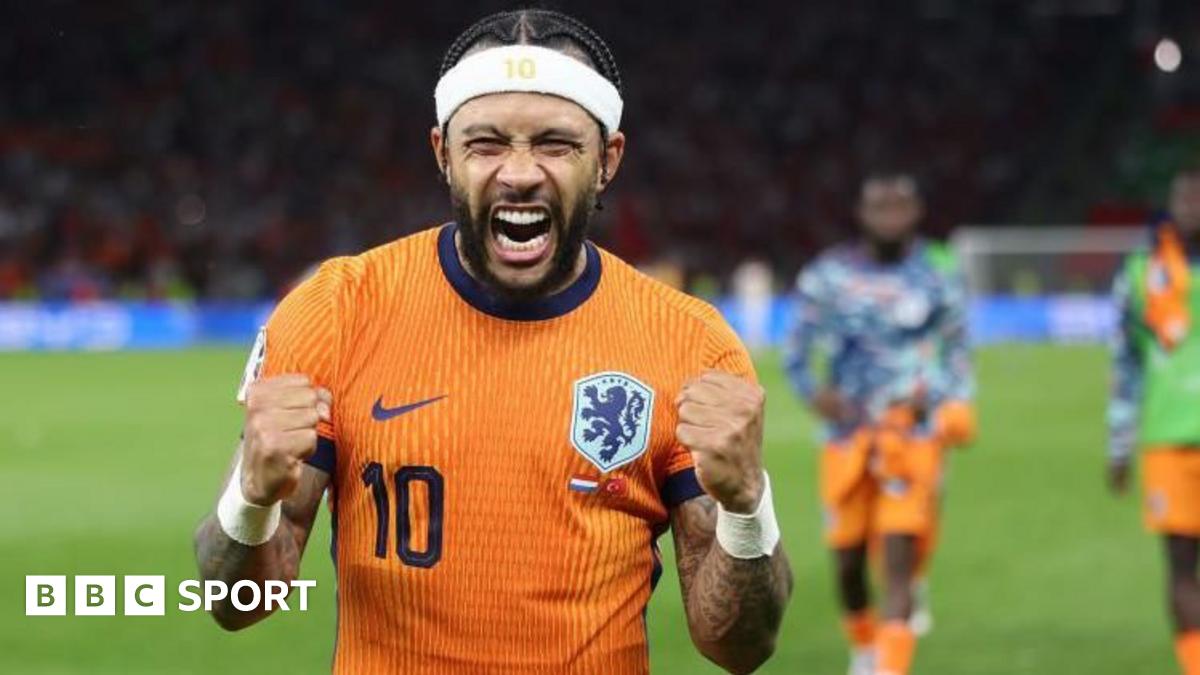 Memphis Depay celebrates with fingers in his ears