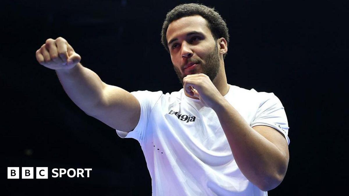 Moses Itauma shapes to throw a punch