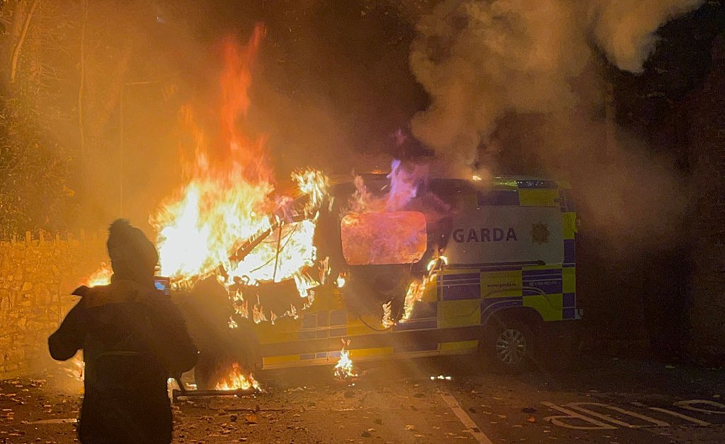 Motins em Dublin eclodem após suposta agressão sexual de menor