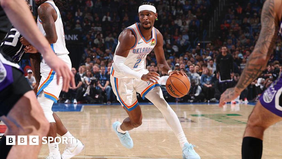 Shai Gilgeous-Alexander with the ball