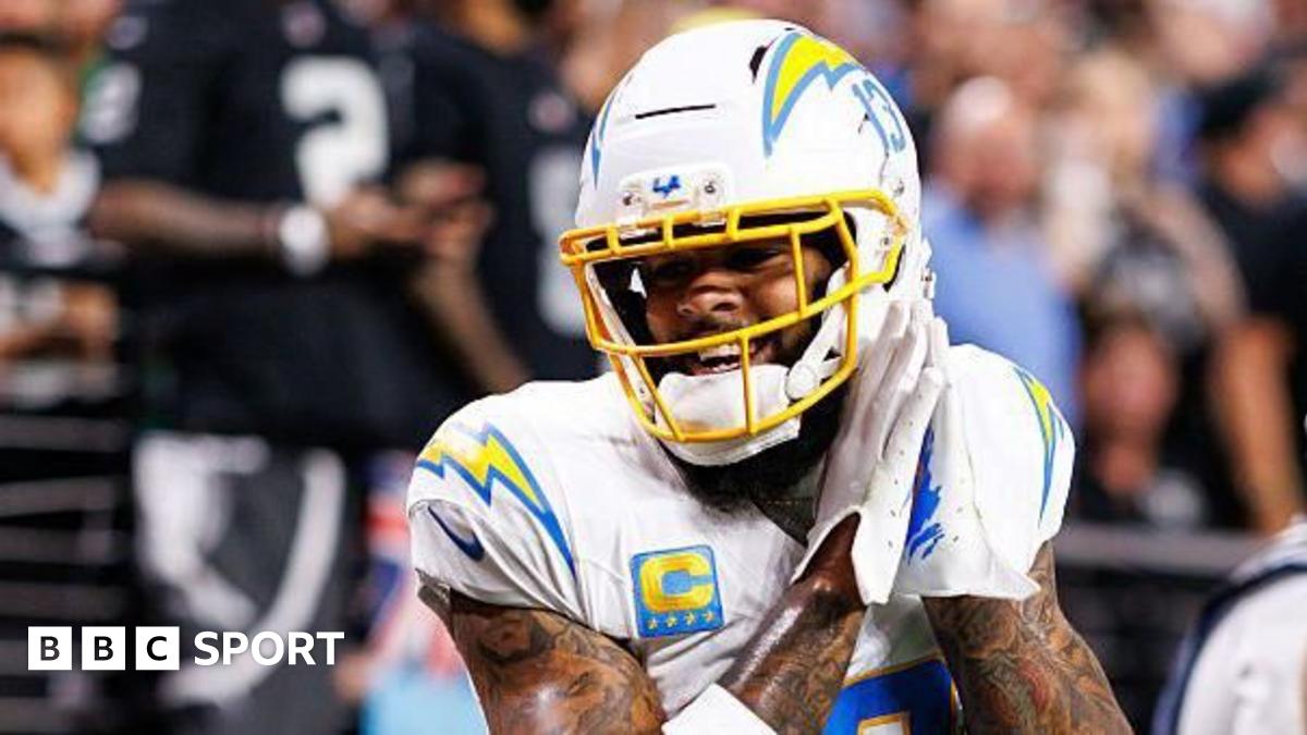 Justin Jefferson and Keenan Allen speak after a game in 2024