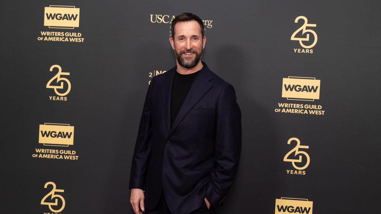 Noah Wyle comemora 'The Pitt' no Norman Lear Awards