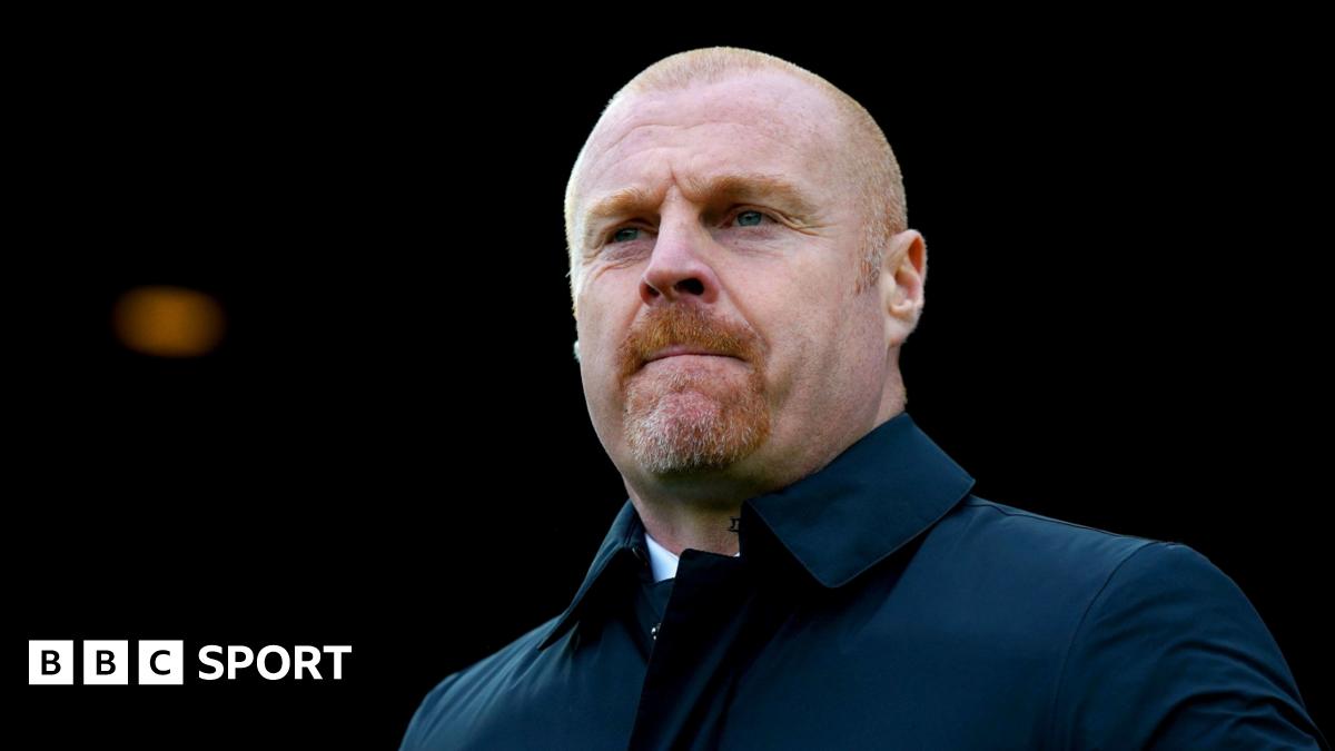 Sean Dyche points instructions on the touchline