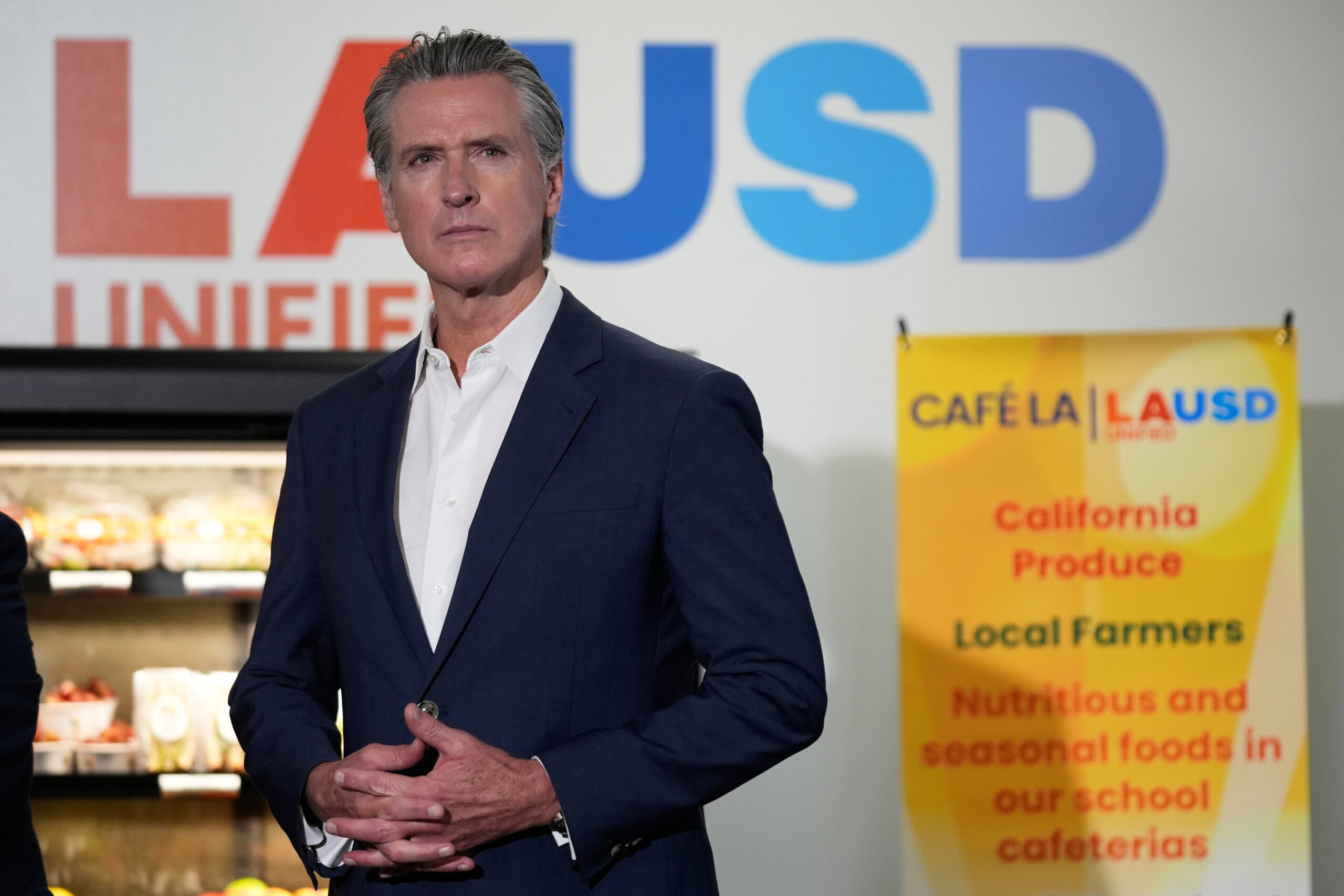 Nova lei da Califórnia visa melhorar a nutrição escolar eliminando gradualmente alguns alimentos ultraprocessados