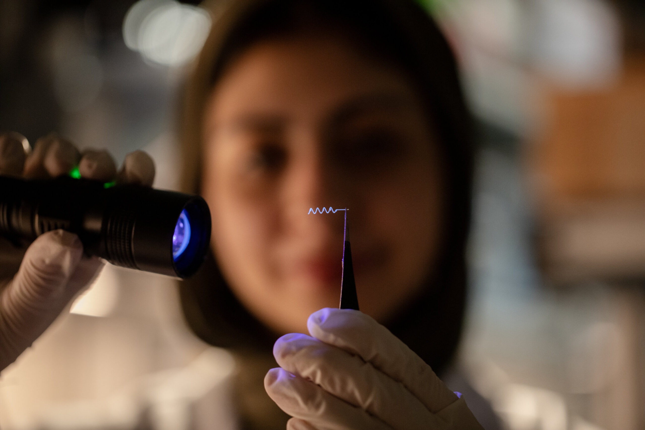 Novo implante cerebral fornece medicamentos para múltiplas regiões com alta precisão