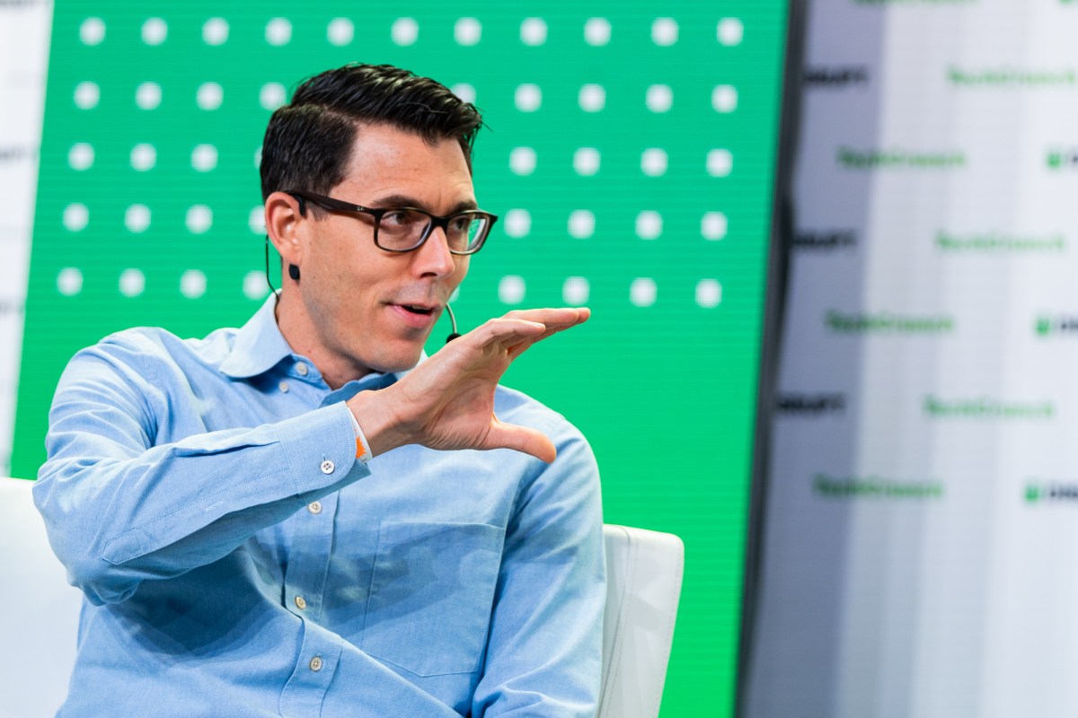 O CEO da Rivian assume o principal papel de marketing na mudança antes do lançamento do R2