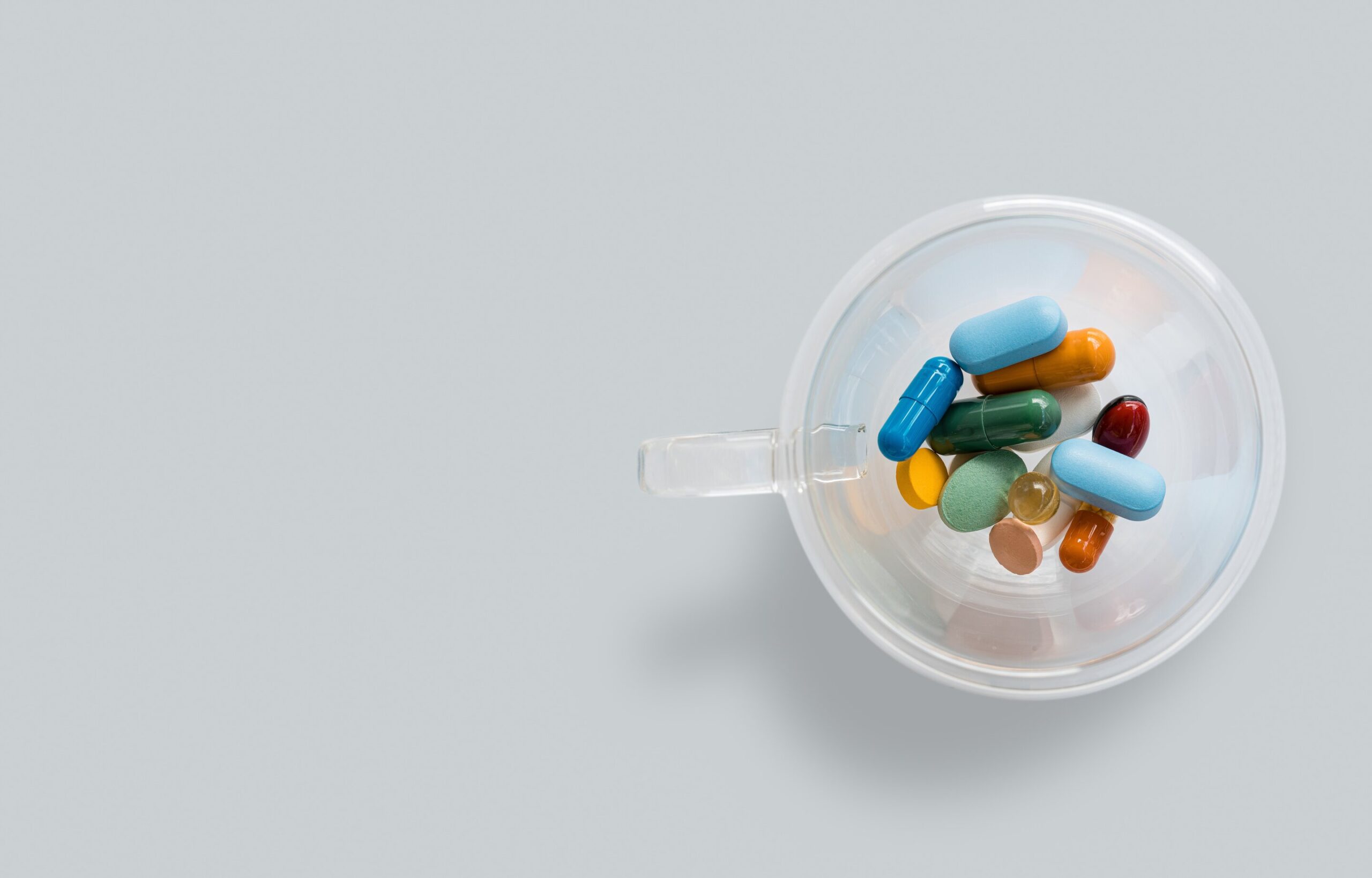 Os antidepressivos variam amplamente em seus efeitos colaterais físicos, destacando a necessidade de prescrição personalizada