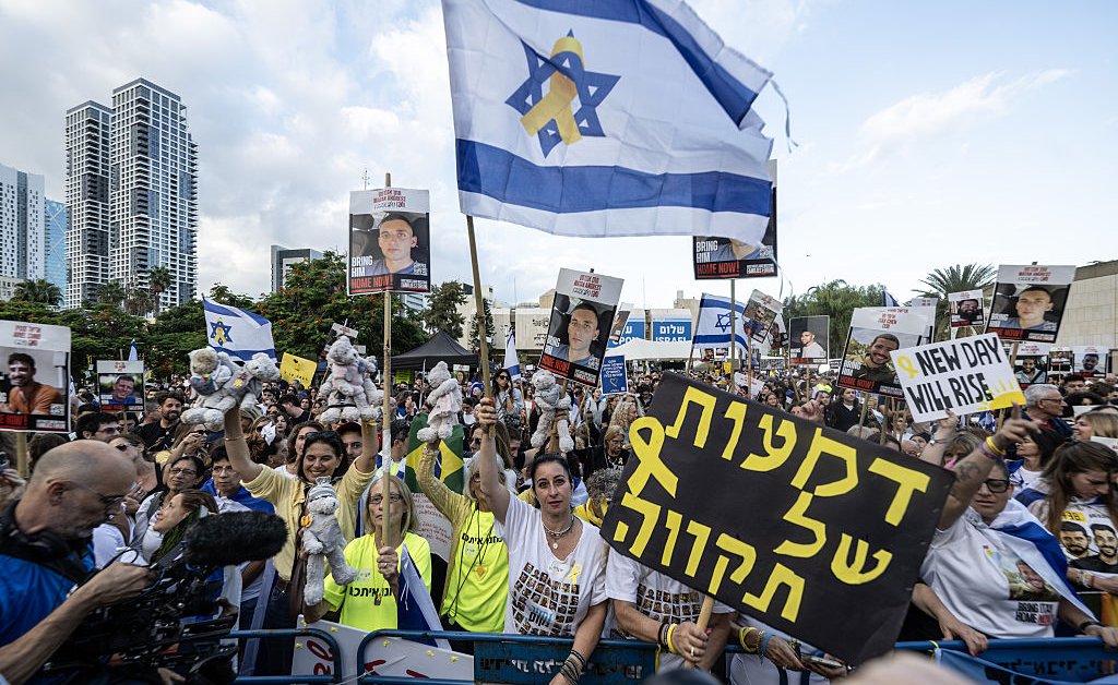 Os israelenses libertados no acordo de reféns em Gaza