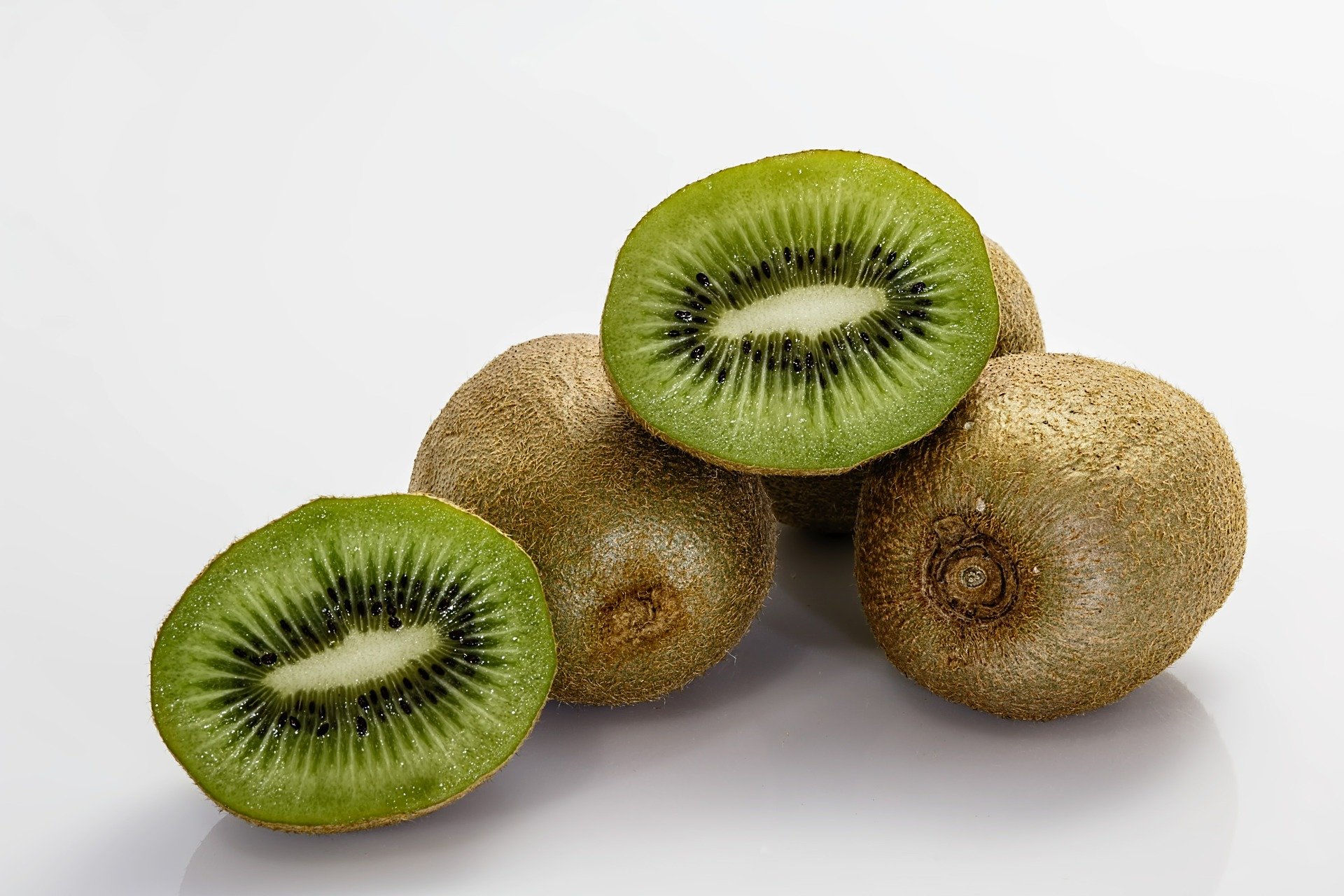 Os kiwis poderiam ajudar a controlar a constipação crônica? As diretrizes dietéticas dizem que sim