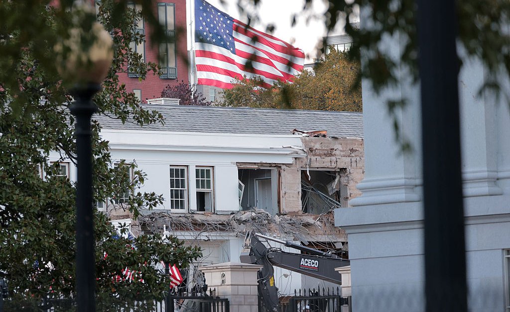 Parte da Casa Branca demolida na construção do salão de baile Trump