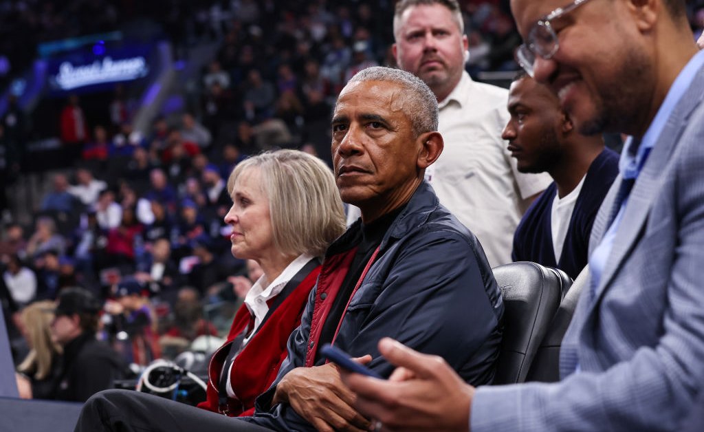 Por que Barack Obama saiu do banco nas eleições das próximas semanas