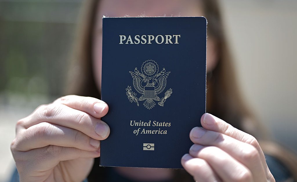 Por que os EUA saíram do Top 10 em poder de passaporte