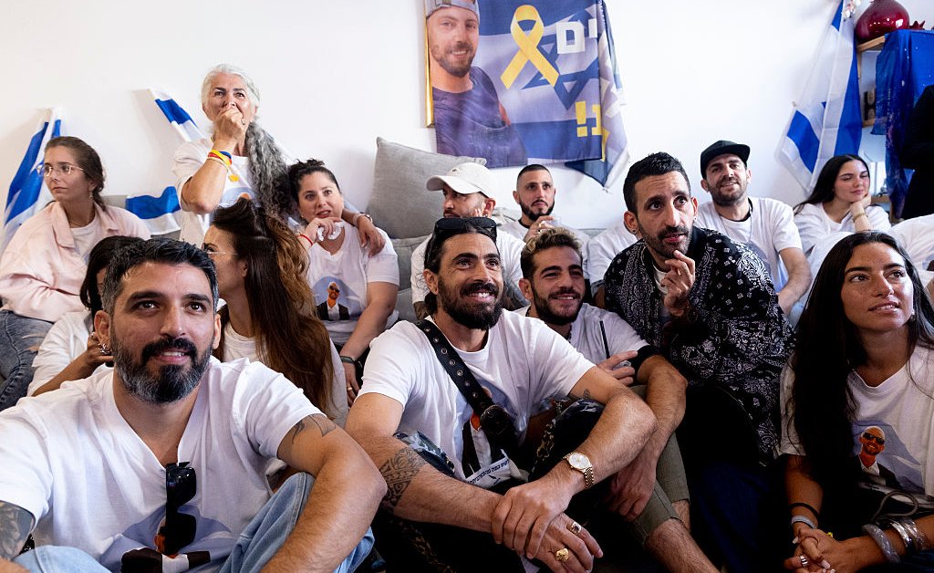 Prisioneiros palestinos e reféns israelenses restantes são libertados