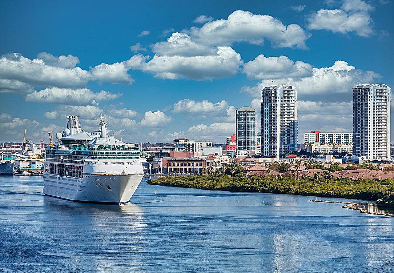 Quase 100 doentes a bordo do navio real do Caribe com norovírus